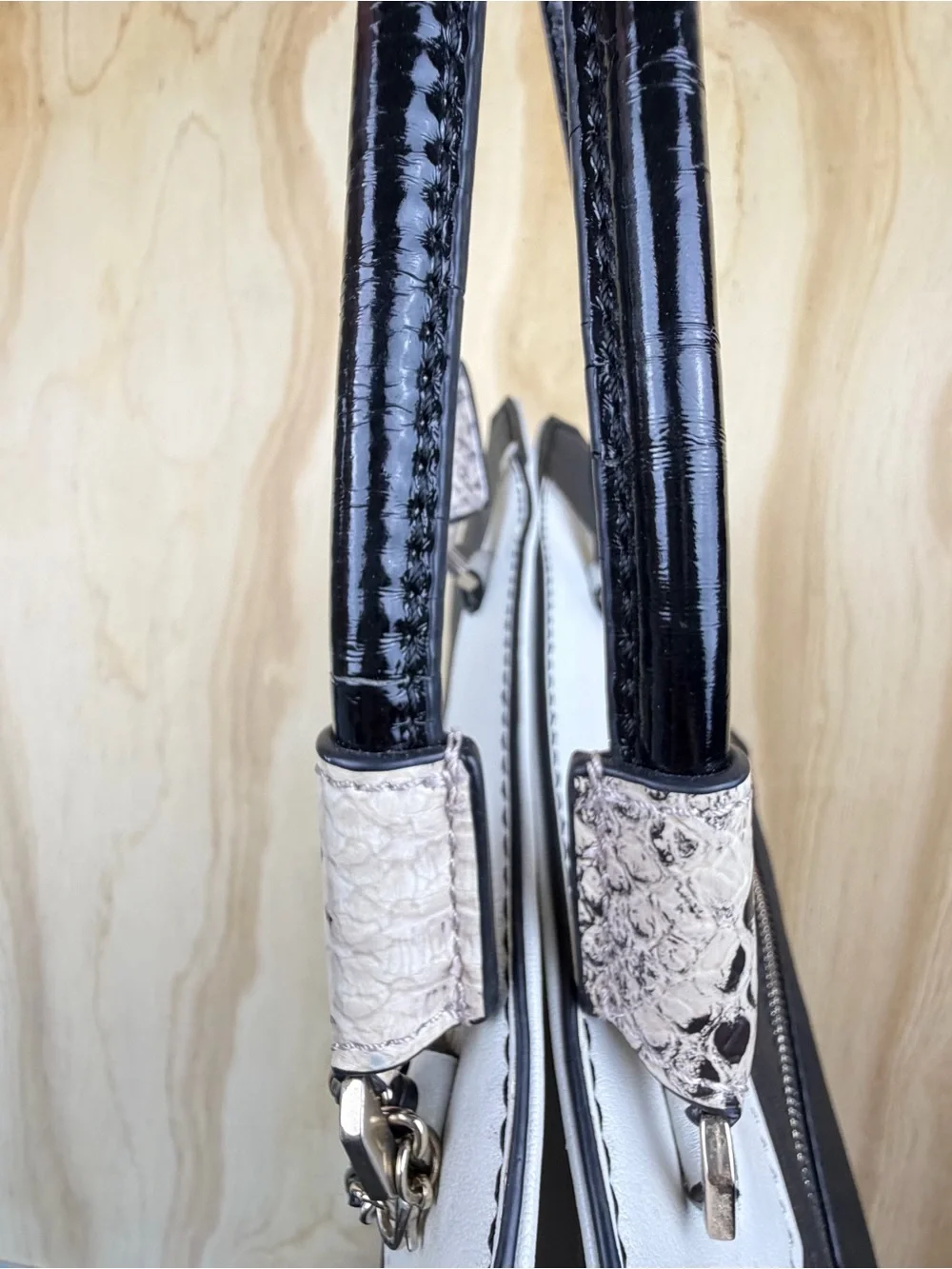 GUESS Handbag Purse Black Gray Faux Snakeskin Satchel Tote Women's Bag Logo Char
